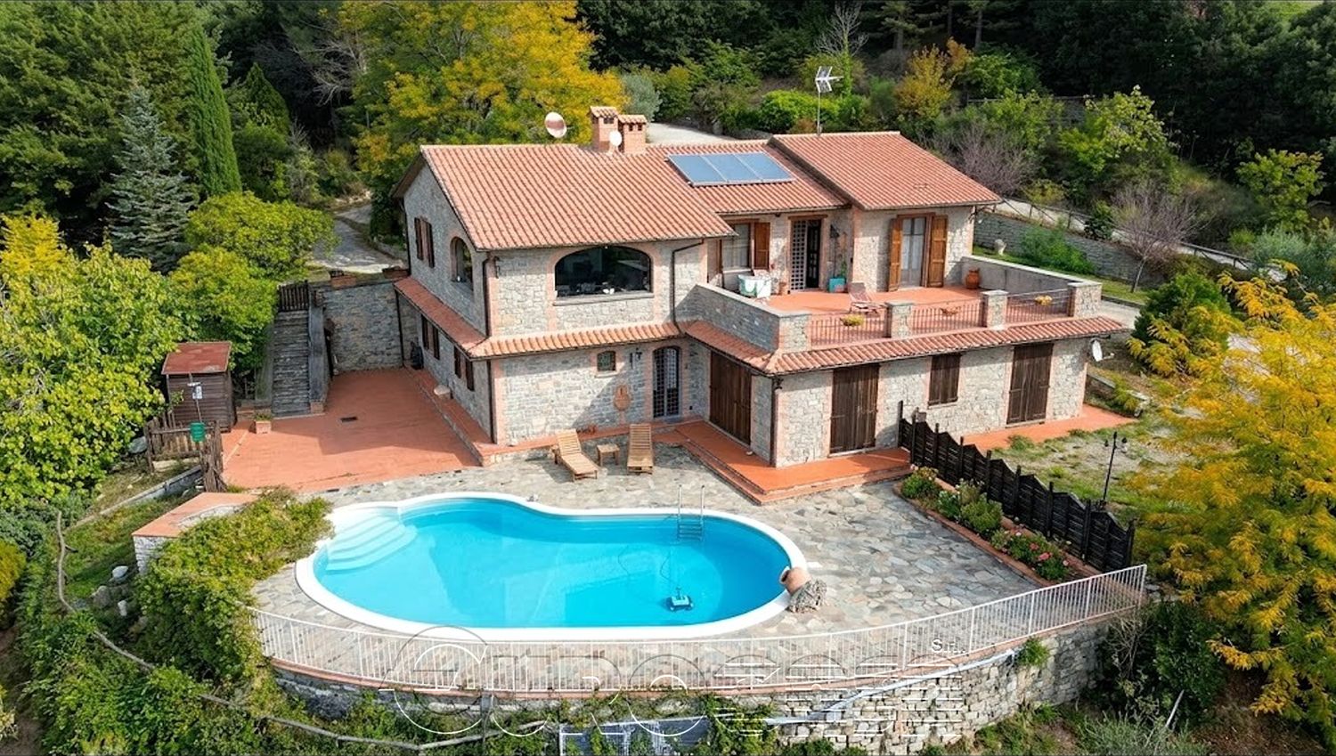 TUORO S. TRASIMENO. Splendida villa rustica con piscina