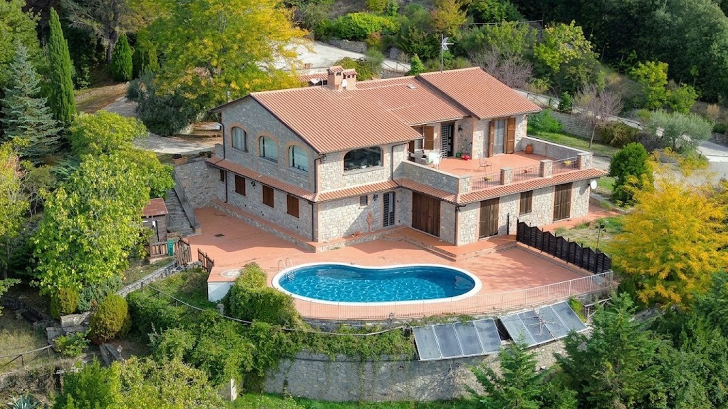 TUORO S. TRASIMENO. Splendida villa rustica con piscina