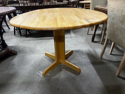 777416 round foldable table 