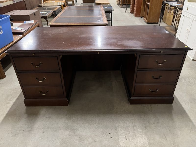 DESK 778273