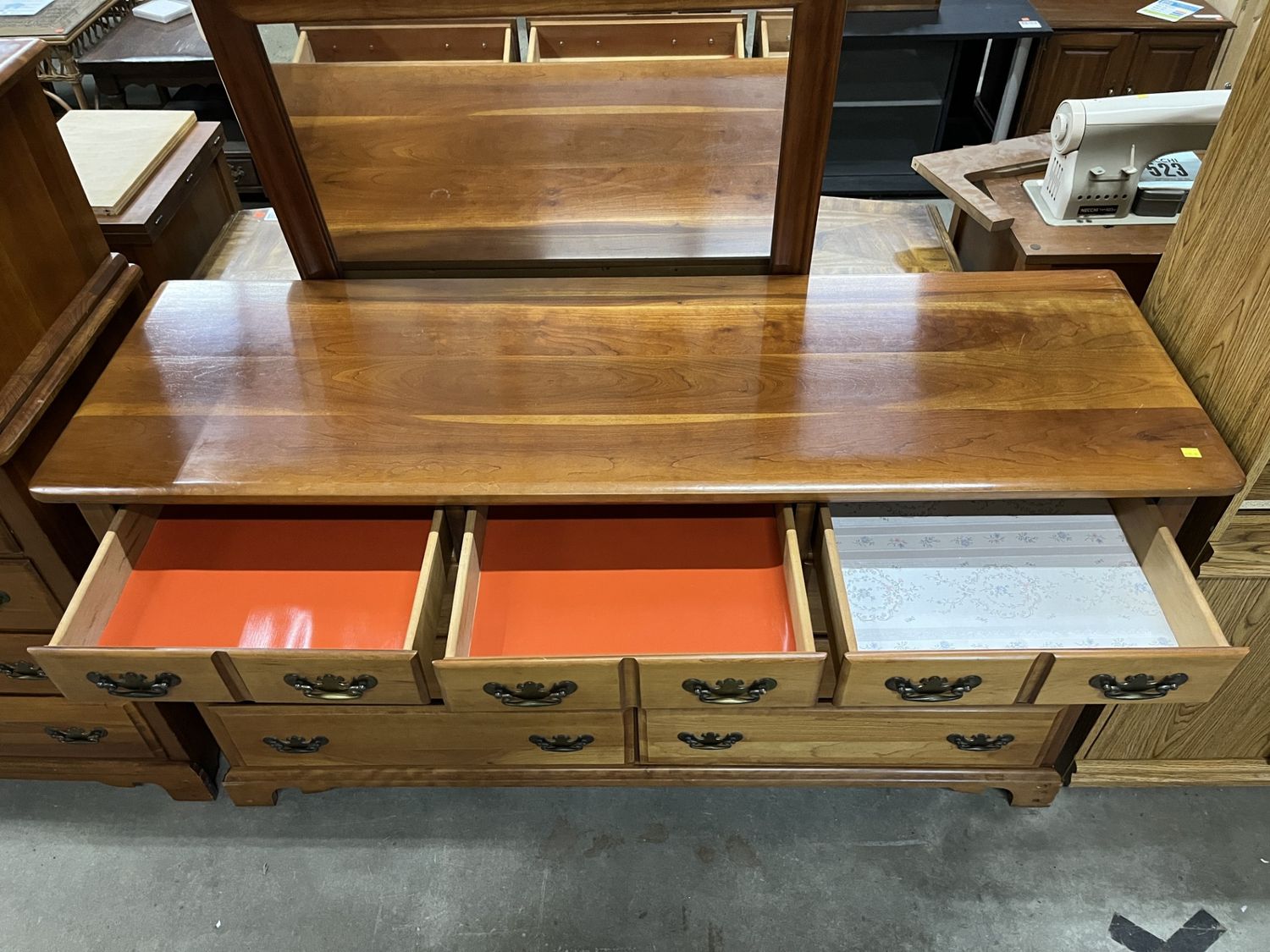 DRESSER W/ MIRROR 778285