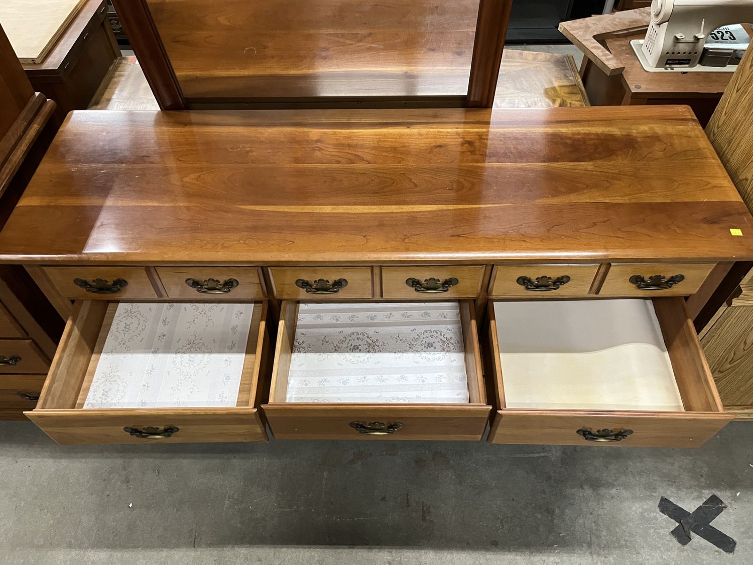 DRESSER W/ MIRROR 778285