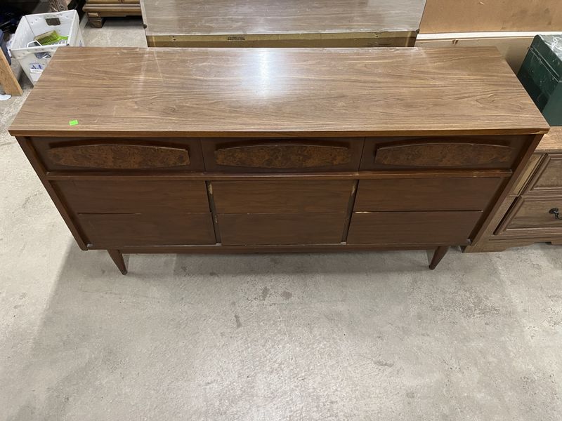 DRESSER 778324