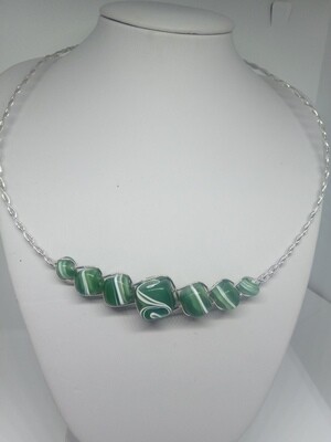 collier tressé vert