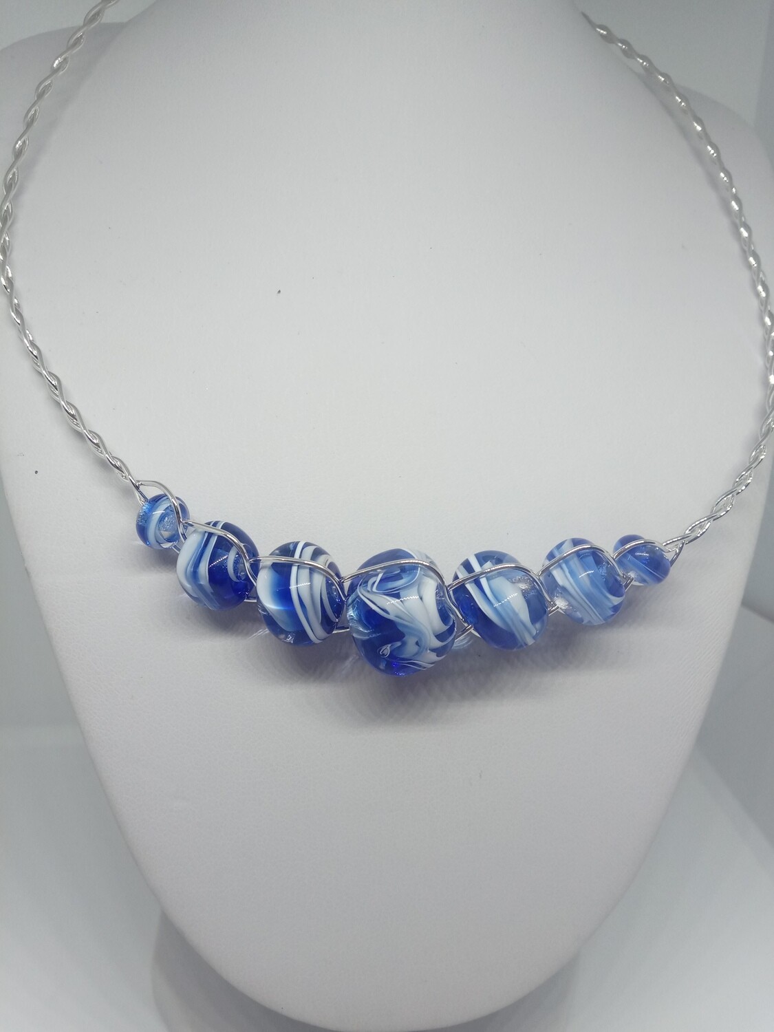 Collier tressé bleu