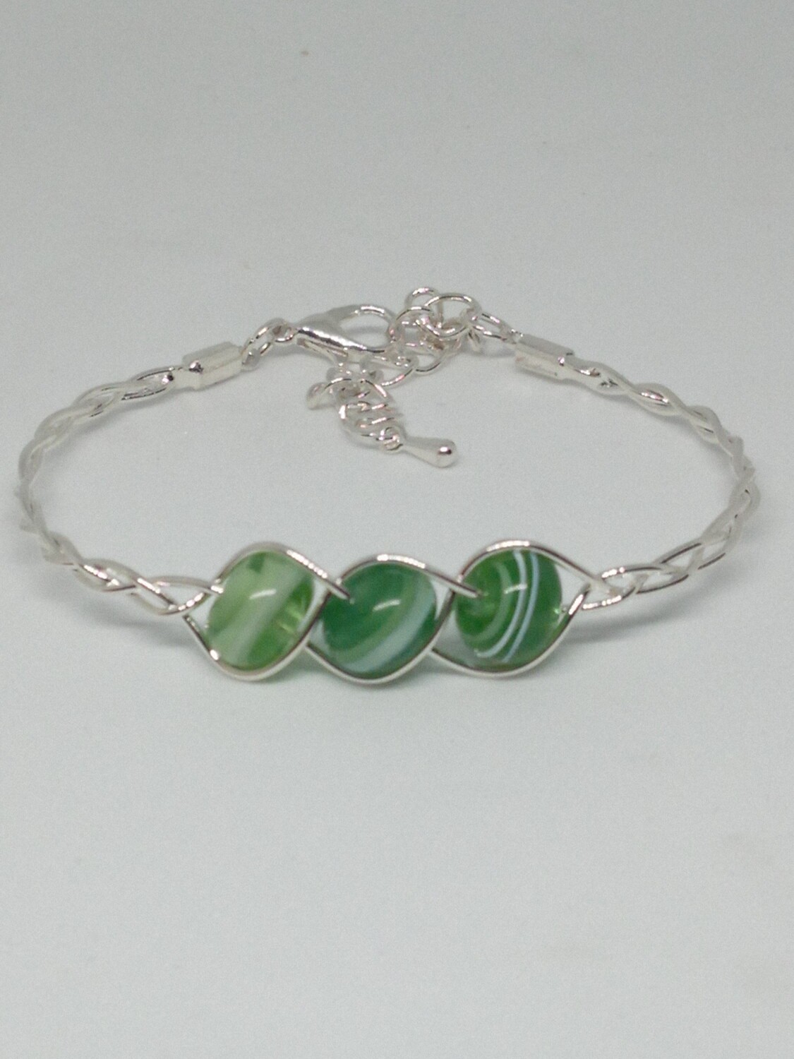 bracelet tressé vert  1 brin