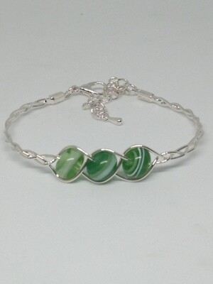 bracelet tressé vert  1 brin