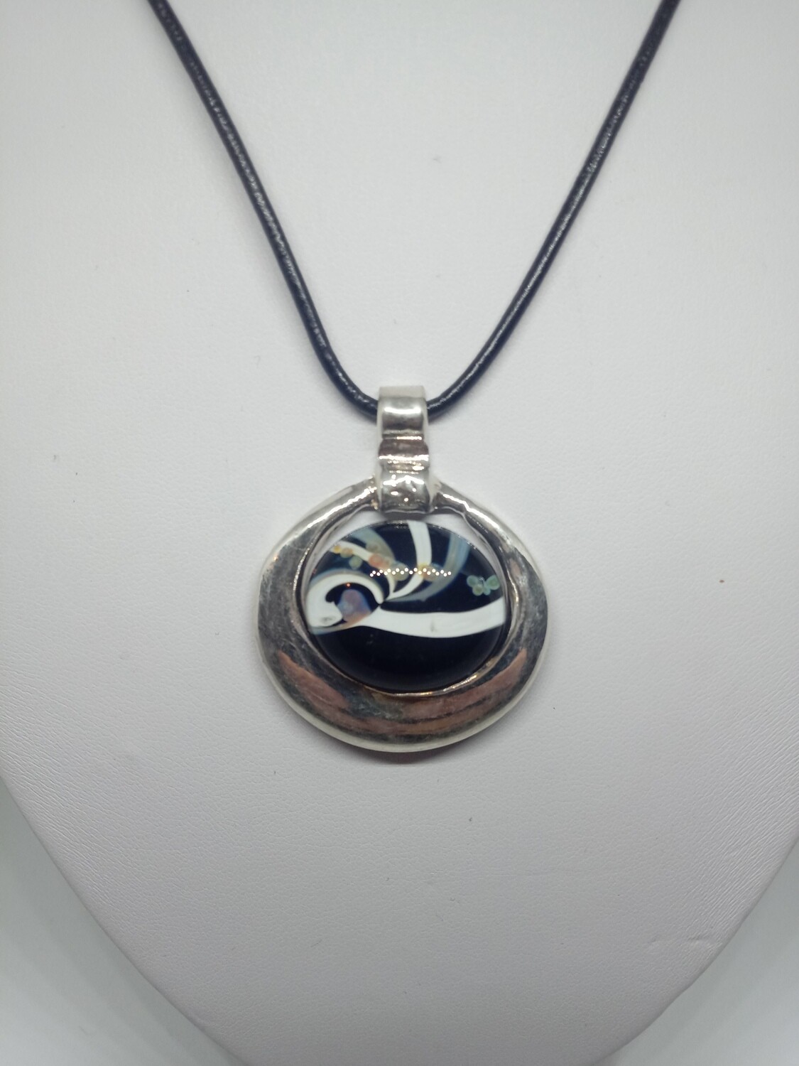 pendentif rond noir