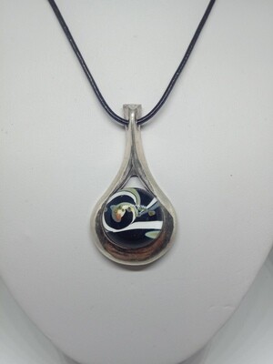 Pendentif noir goutte d'eau