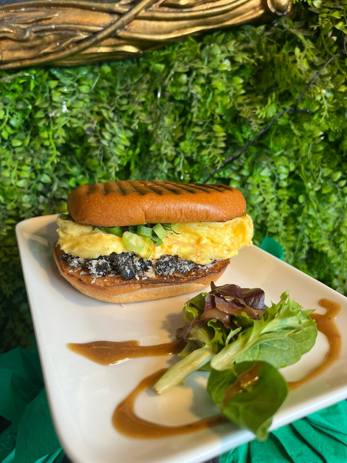 SPICY SCRAMBLED EGG BUN