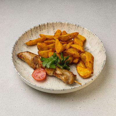 Картофельные дольки с куриным шашлычком 330р