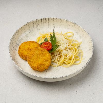 Спагетти с сыром и куриными котлетками 470р