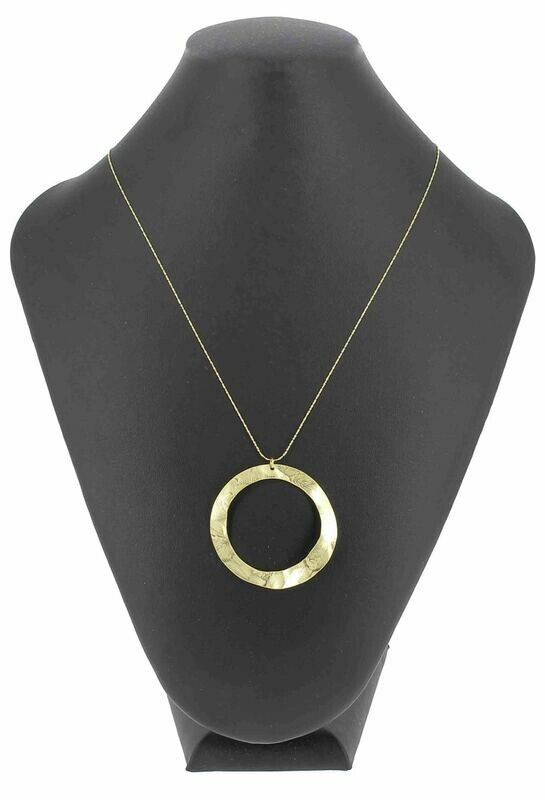 Collier doré à l'or fin, anneau cabossé