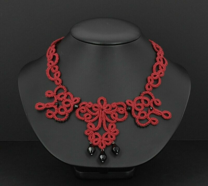 Collier baroque frivolité rouge