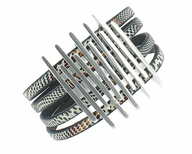 Manchette cuir fantaisie, barrettes argentées