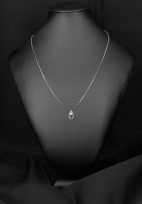 Collier serpentine, anneau ovale et perle nacrée