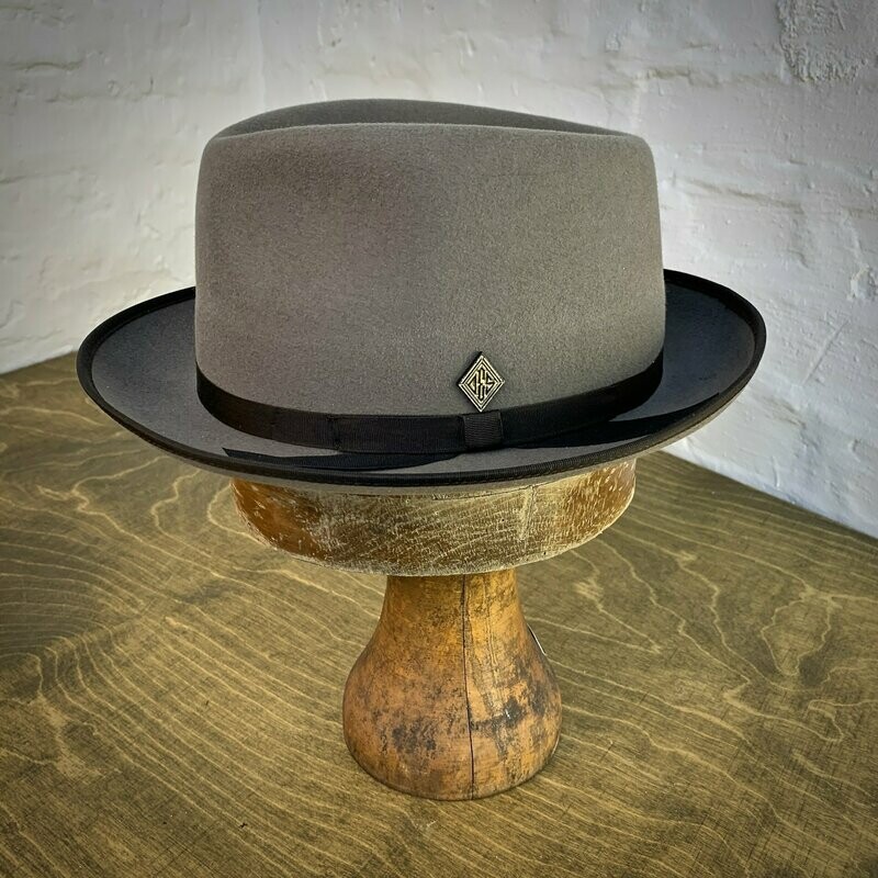 1965 PLAYER taupe
