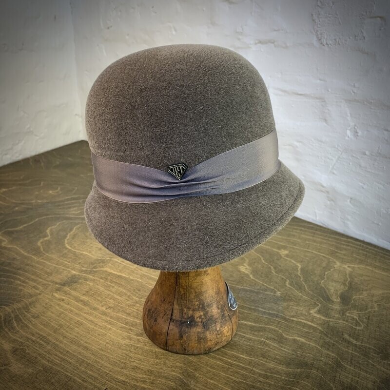 1920 GLOCKENHUT beige