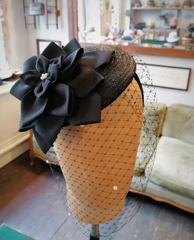 FASCINATOR Schwarz mit Schleier FASCINATOR Schwarz mit Schleier