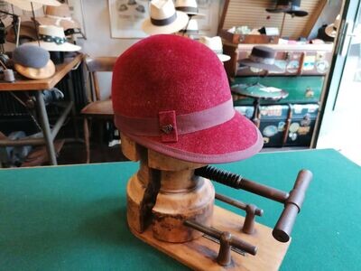 FILZKAPPE Weinrot, handgefertigt