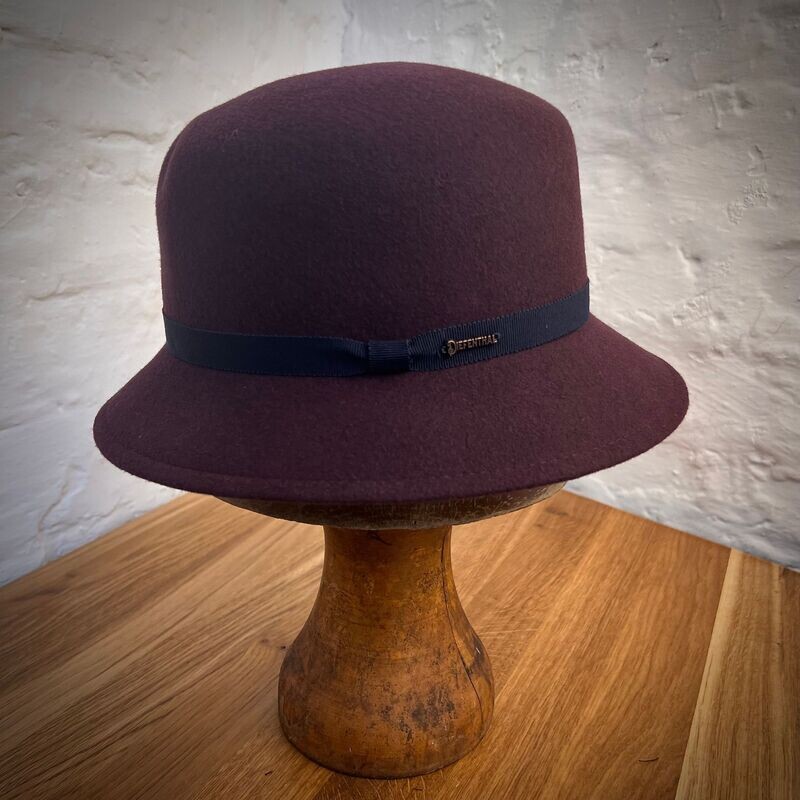 1930 HAUBE Maroon
