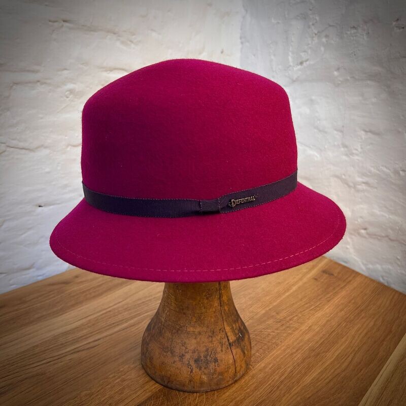 1930 HAUBE Fuchsia
