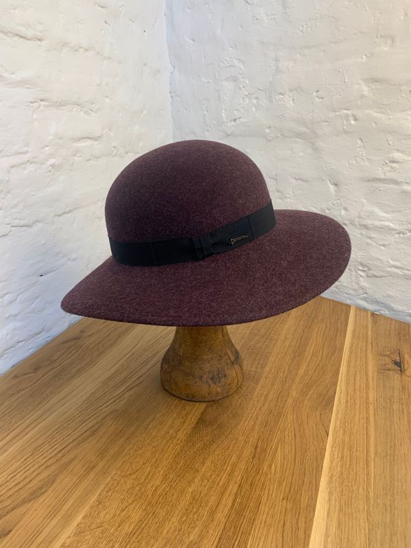 1920 CAPELINE Ruby