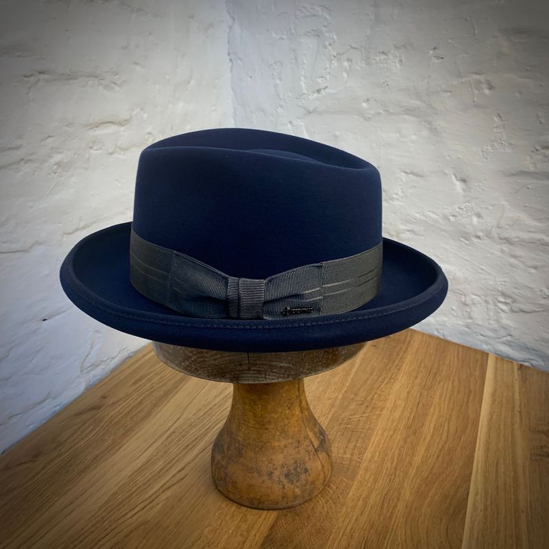 1882  HOMBURG Nacht Blau