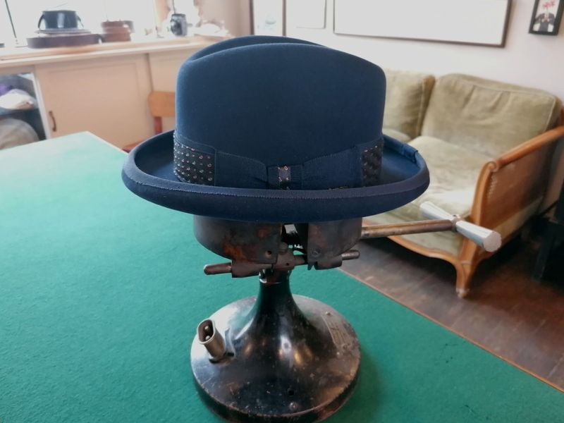 HOMBURG Dunkel blau, handgefertigt, Größe 60 cm