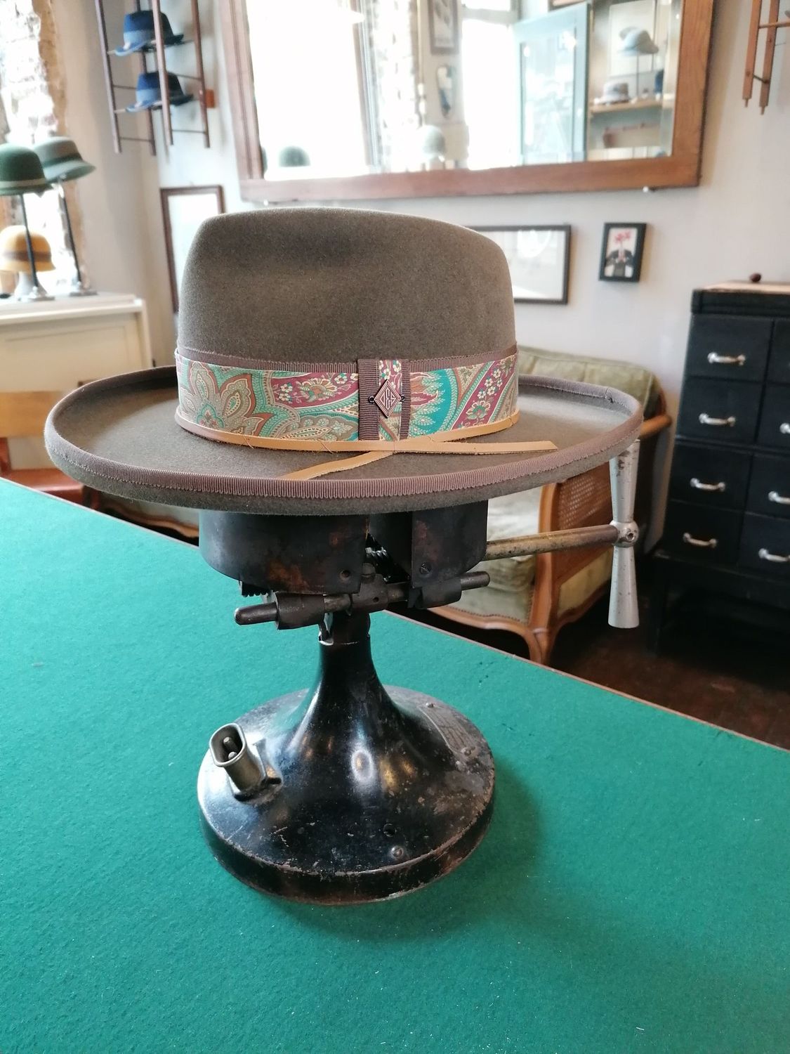 VELOUR Großer Herrenhut, handgefertigt, Größe 58 cm