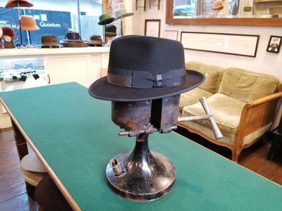TRILBY Schwarz, handgefertigt, Größe 59 cm TRILBY Schwarz, handgefertigt, Größe 59 cm