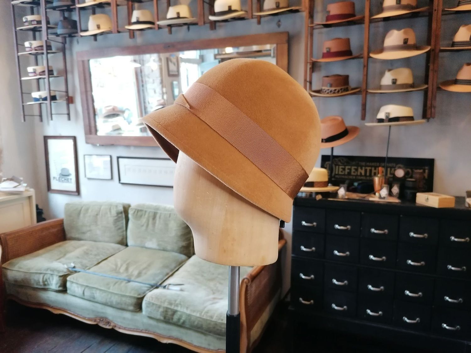 SCHAUFENSTER