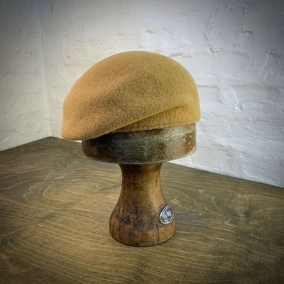 BASKEN HAUBE AUS SCHURWOLLE Zimt