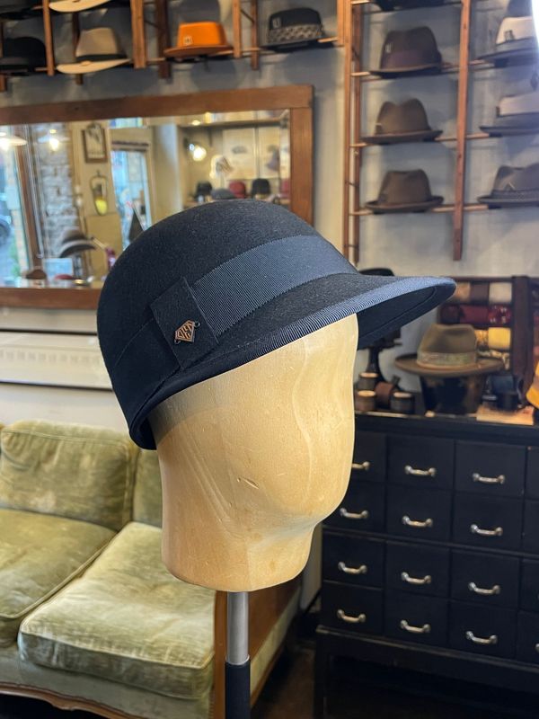 SCHAUFENSTER 19