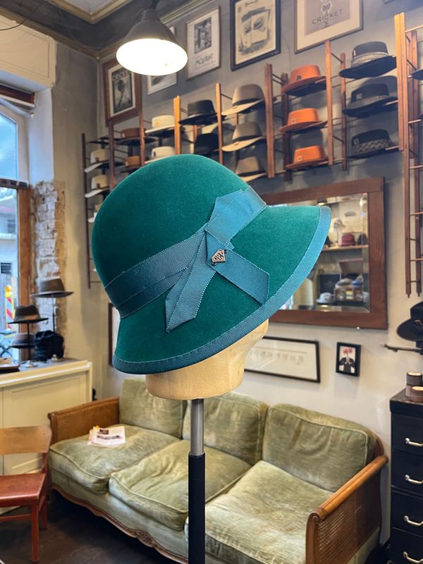 SCHAUFENSTER 30