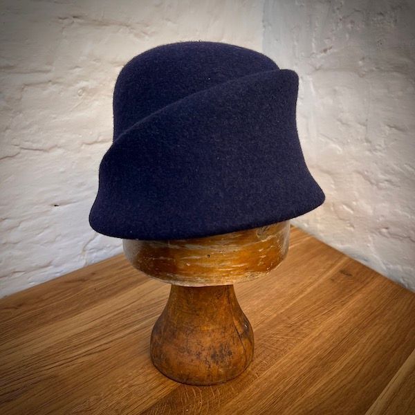 1910 HAUBENHUT Nacht Pflaume 1910 HAUBENHUT Nacht Pflaume