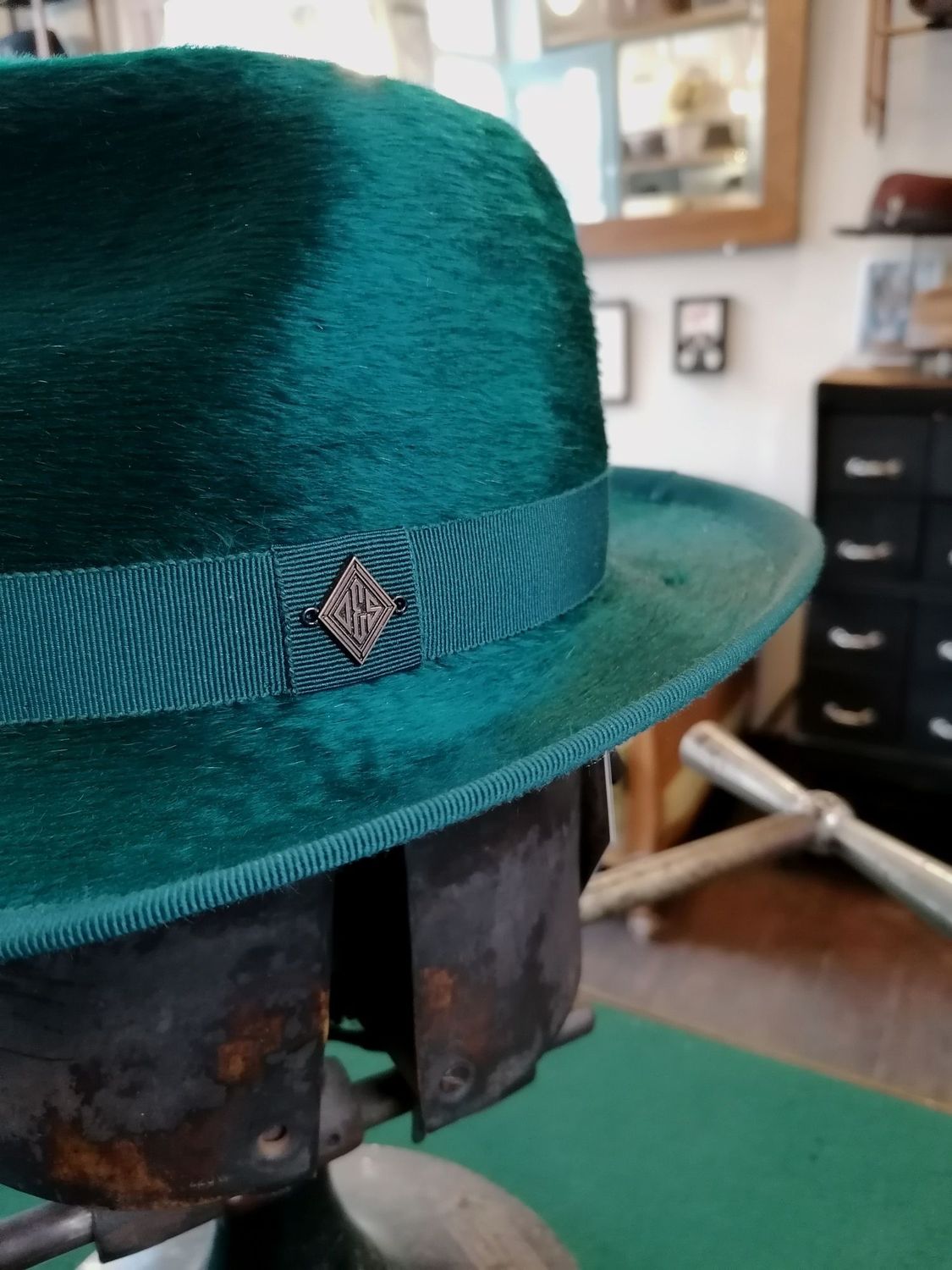 FEDORA federleichter Melusine Filz, handgefertigt FEDORA federleichter Melusine Filz, handgefertigt