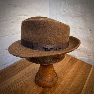 unsere HÜTE MIT SCHMALER KREMPE