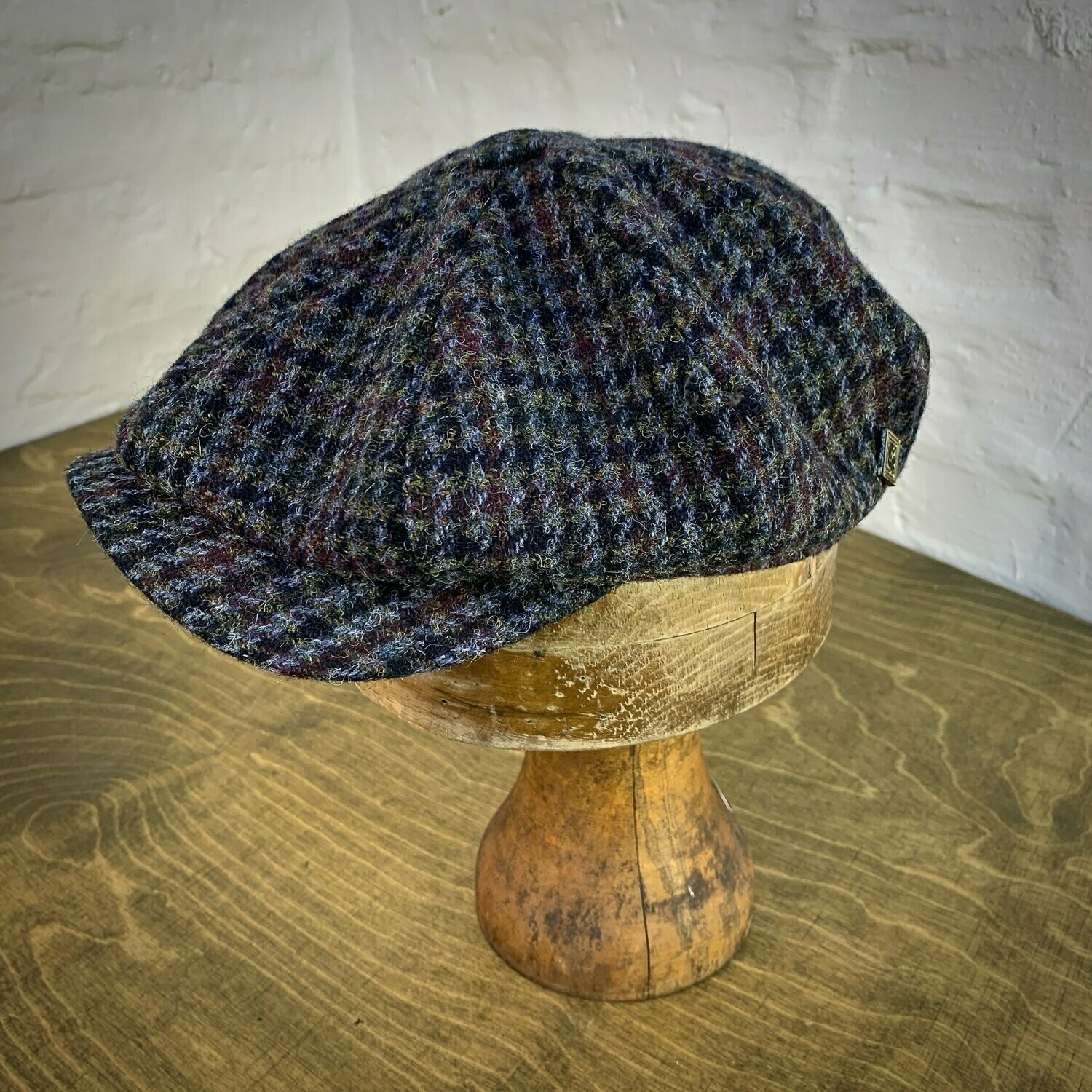 1920 NEWSBOY + Blue Barrier