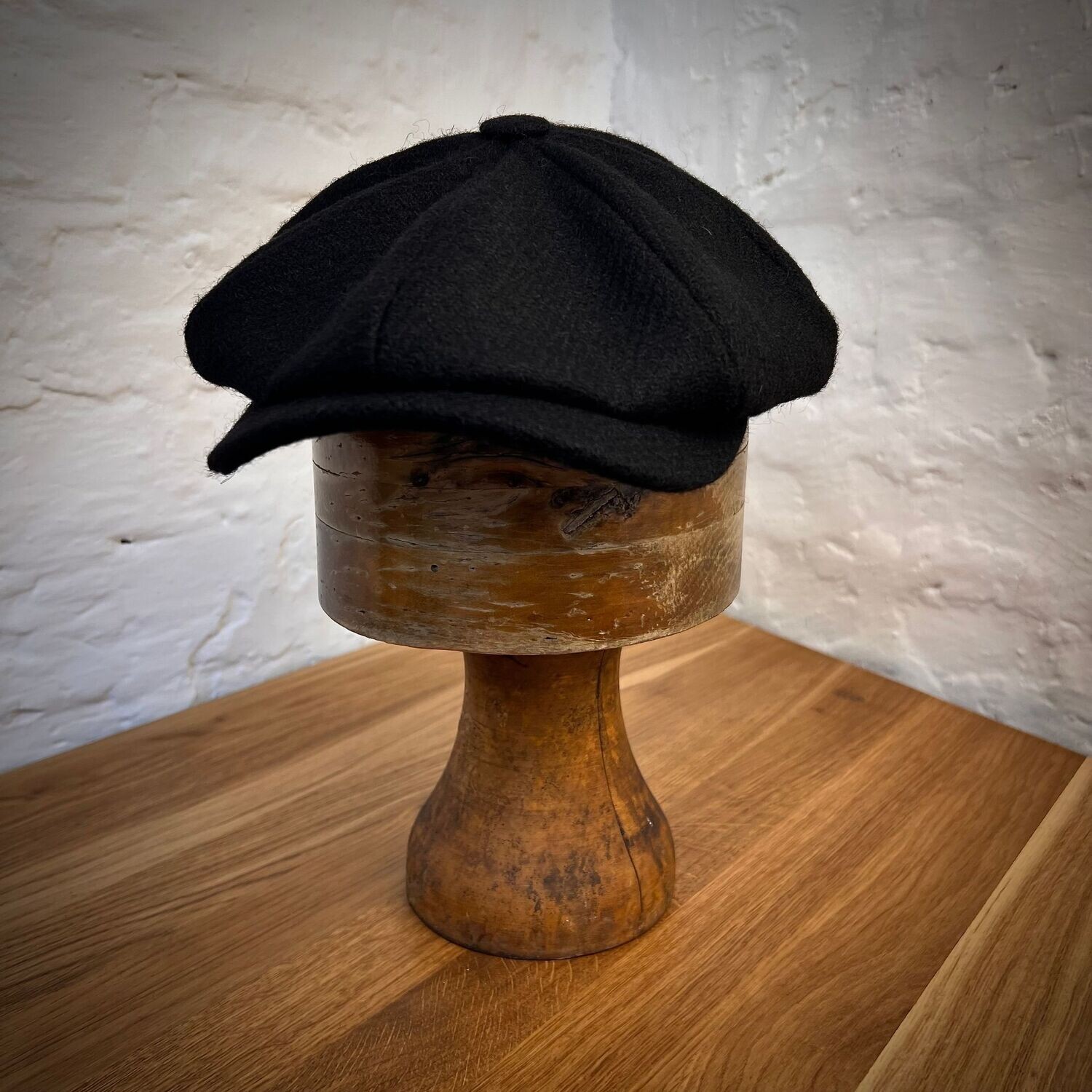 1920 NEWSBOY Deep Black