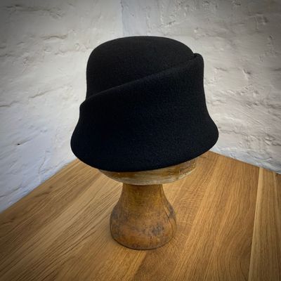 1910 HAUBENHUT Schwarz