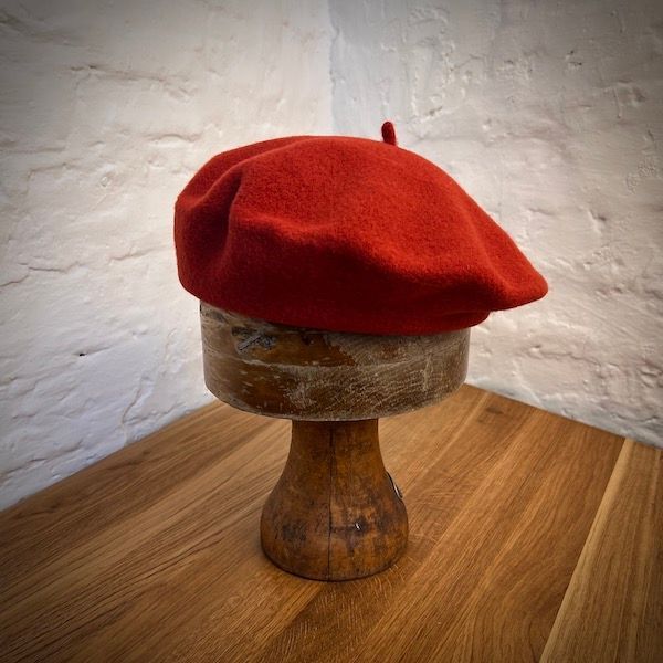 BASKE AUS SCHURWOLLE 5. Chili Oil BASKE AUS SCHURWOLLE 5. Chili Oil