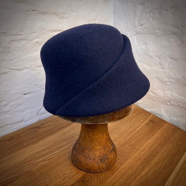 1910 HAUBENHUT Nacht Pflaume