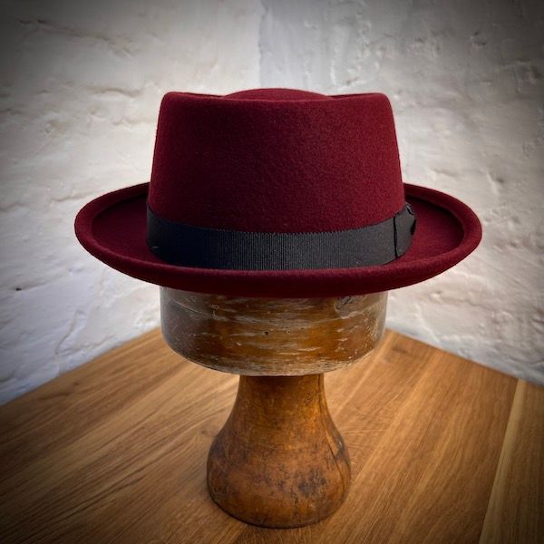 1940 PORK PIE Weinrot