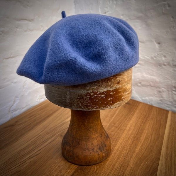 BASKE aus Schurwolle 9. Urlaubsblau BASKE aus Schurwolle 9. Urlaubsblau