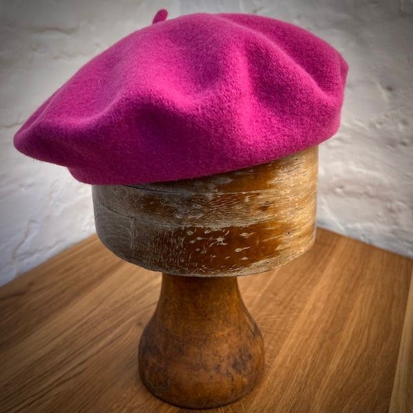 BASKE aus Schurwolle 12. Fuchsie BASKE aus Schurwolle 12. Fuchsie