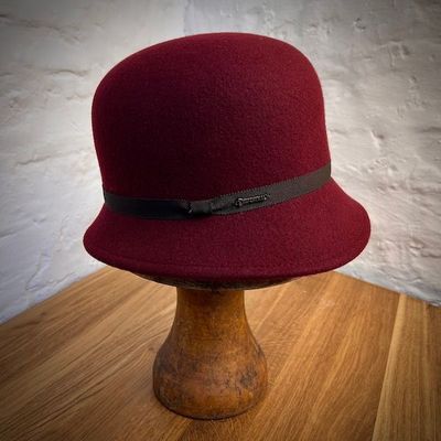 1920 CLOCHE Rouge