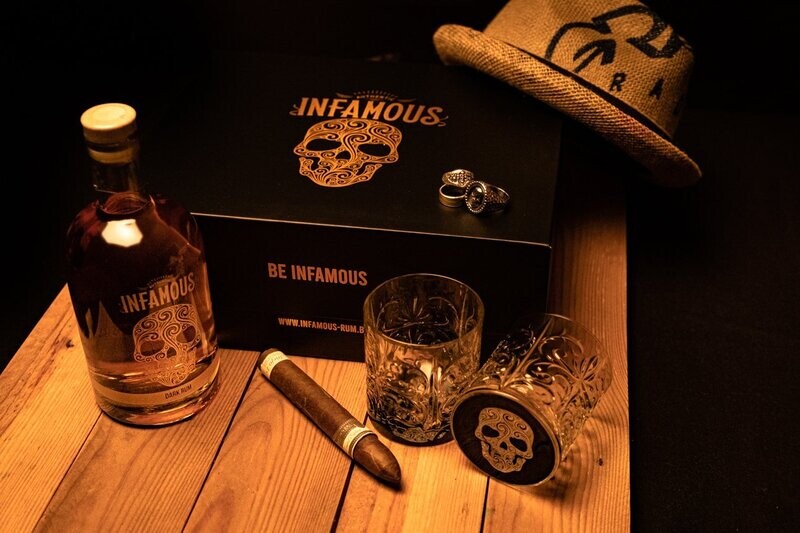Infamous Gift Set