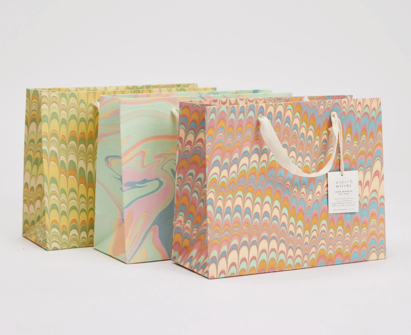 Paper Michi Geschenktüte handmarmoriert Marble Bouquet-rötlich Paper Michi Geschenktüte handmarmoriert Marble Bouquet-rötlich