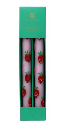 Talking Tables - lila Kerzen mit Erdbeer-Applikation, 2er Set